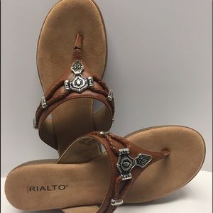 Rialto Women’s Trendy Sandals 6M - barely worn!